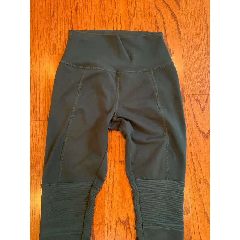Alo Yoga Moto Ribbed  Knee Leggings | Forrest Green | XS